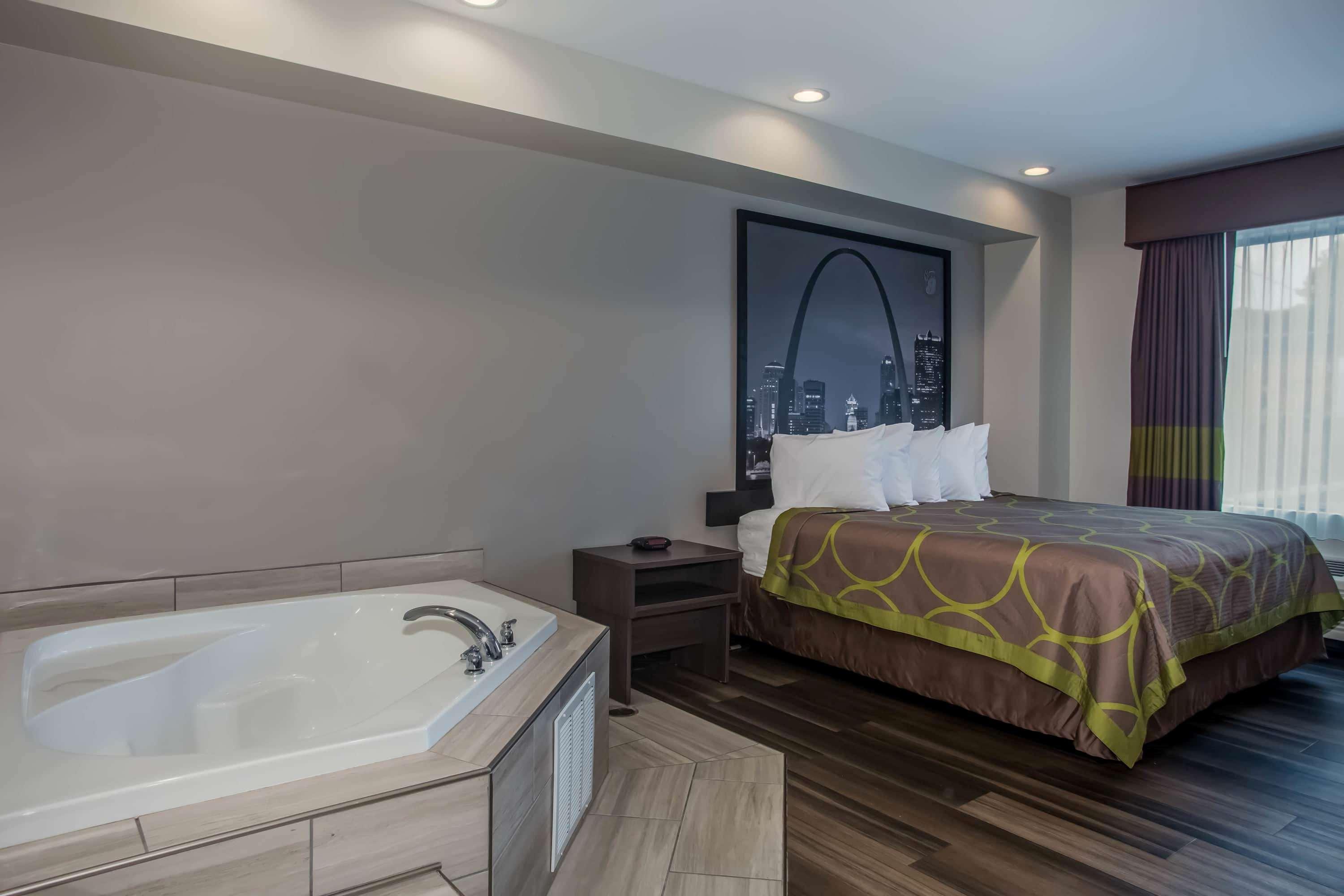 Super 8 By Wyndham St. Louis North Hotel Ngoại thất bức ảnh