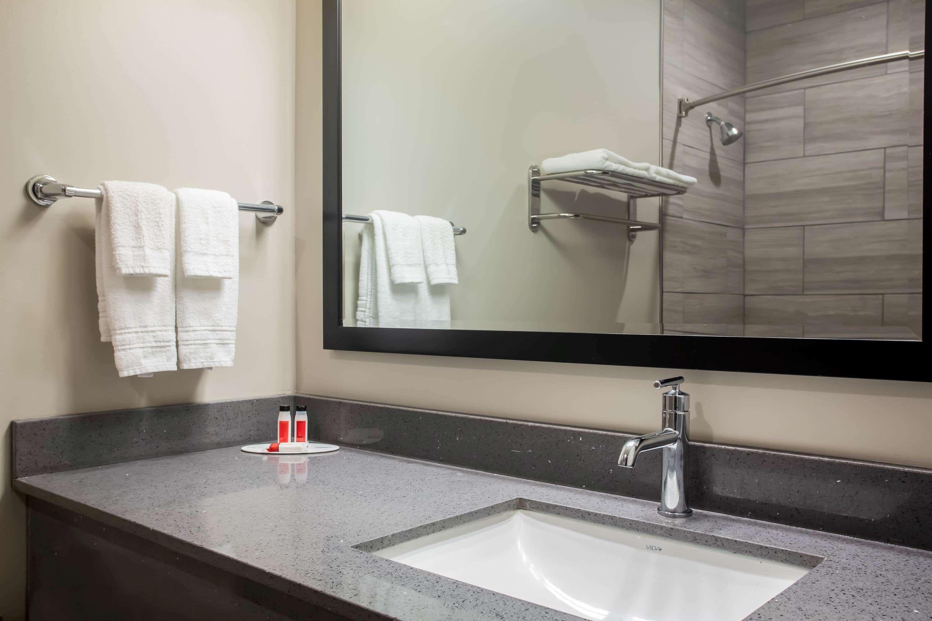 Super 8 By Wyndham St. Louis North Hotel Ngoại thất bức ảnh