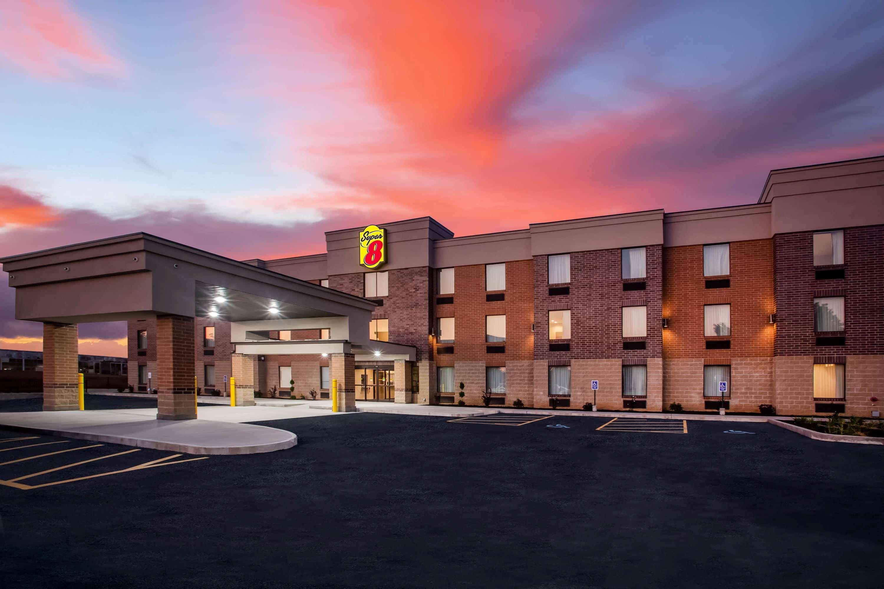 Super 8 By Wyndham St. Louis North Hotel Ngoại thất bức ảnh
