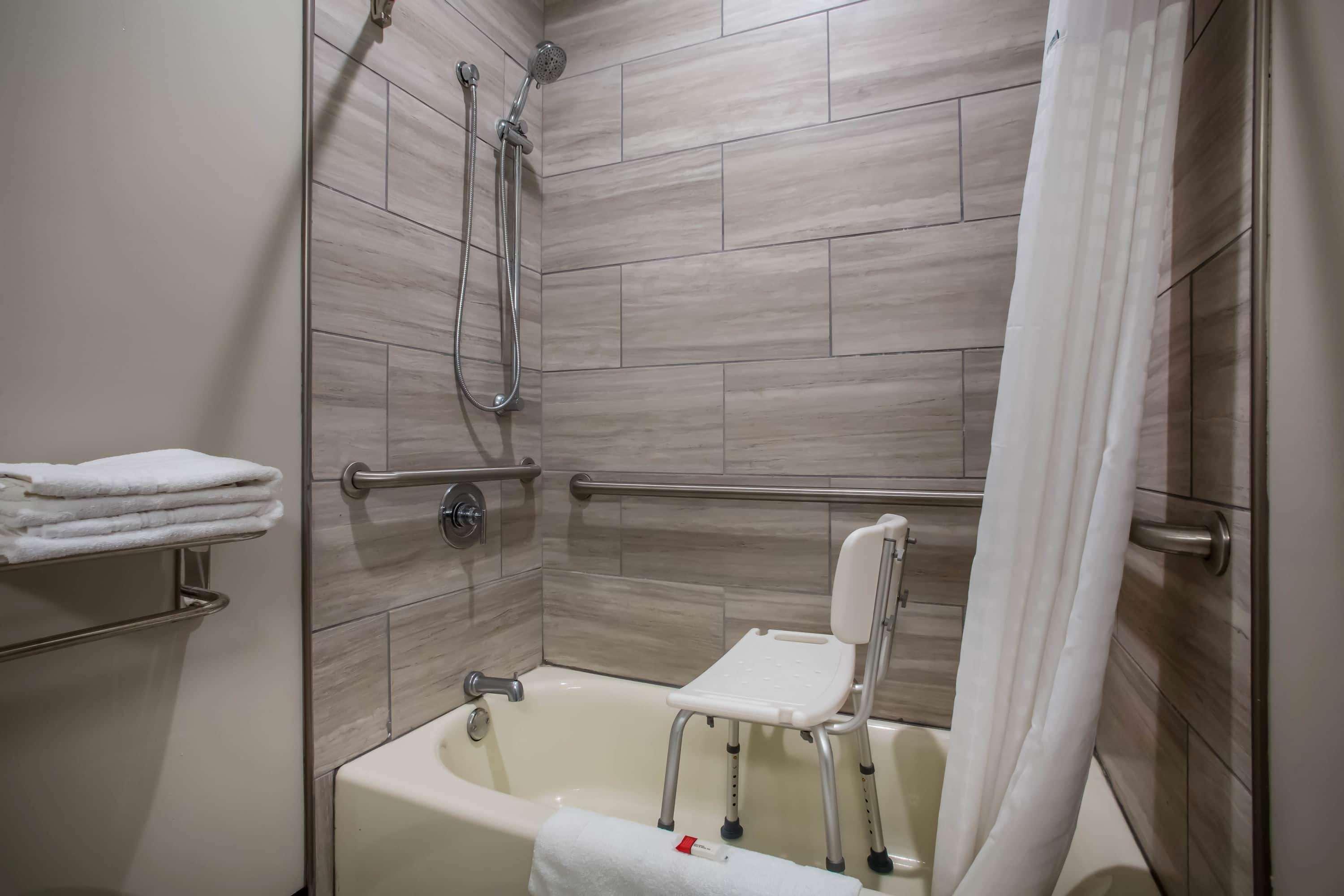 Super 8 By Wyndham St. Louis North Hotel Ngoại thất bức ảnh