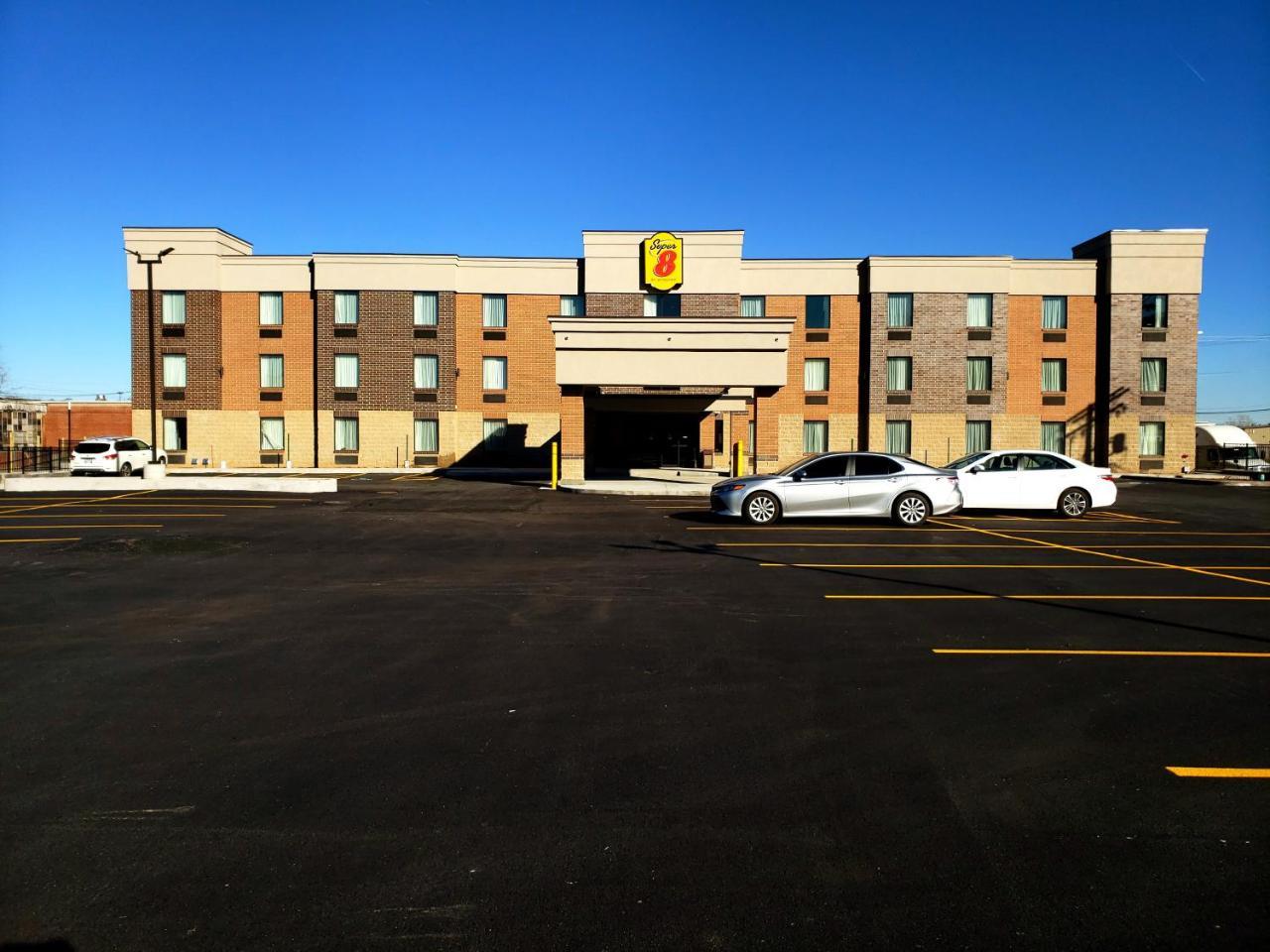Super 8 By Wyndham St. Louis North Hotel Ngoại thất bức ảnh