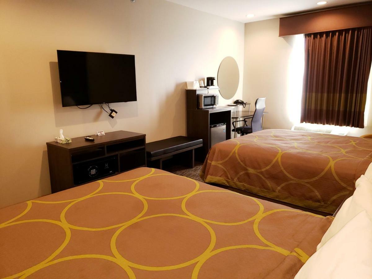 Super 8 By Wyndham St. Louis North Hotel Ngoại thất bức ảnh