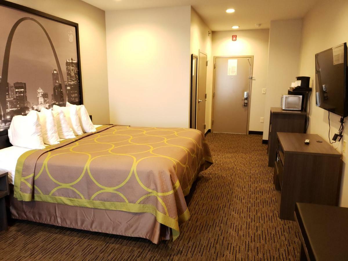 Super 8 By Wyndham St. Louis North Hotel Ngoại thất bức ảnh