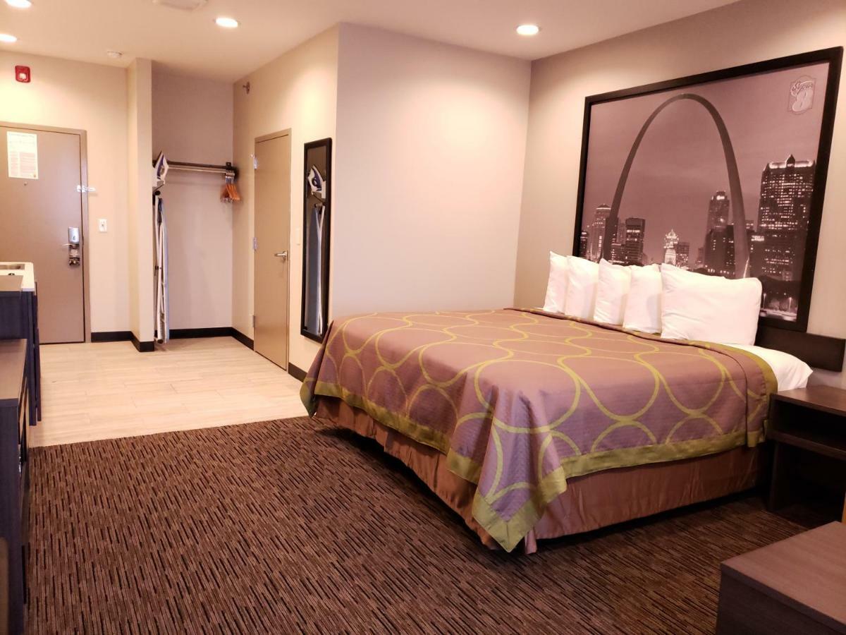 Super 8 By Wyndham St. Louis North Hotel Ngoại thất bức ảnh