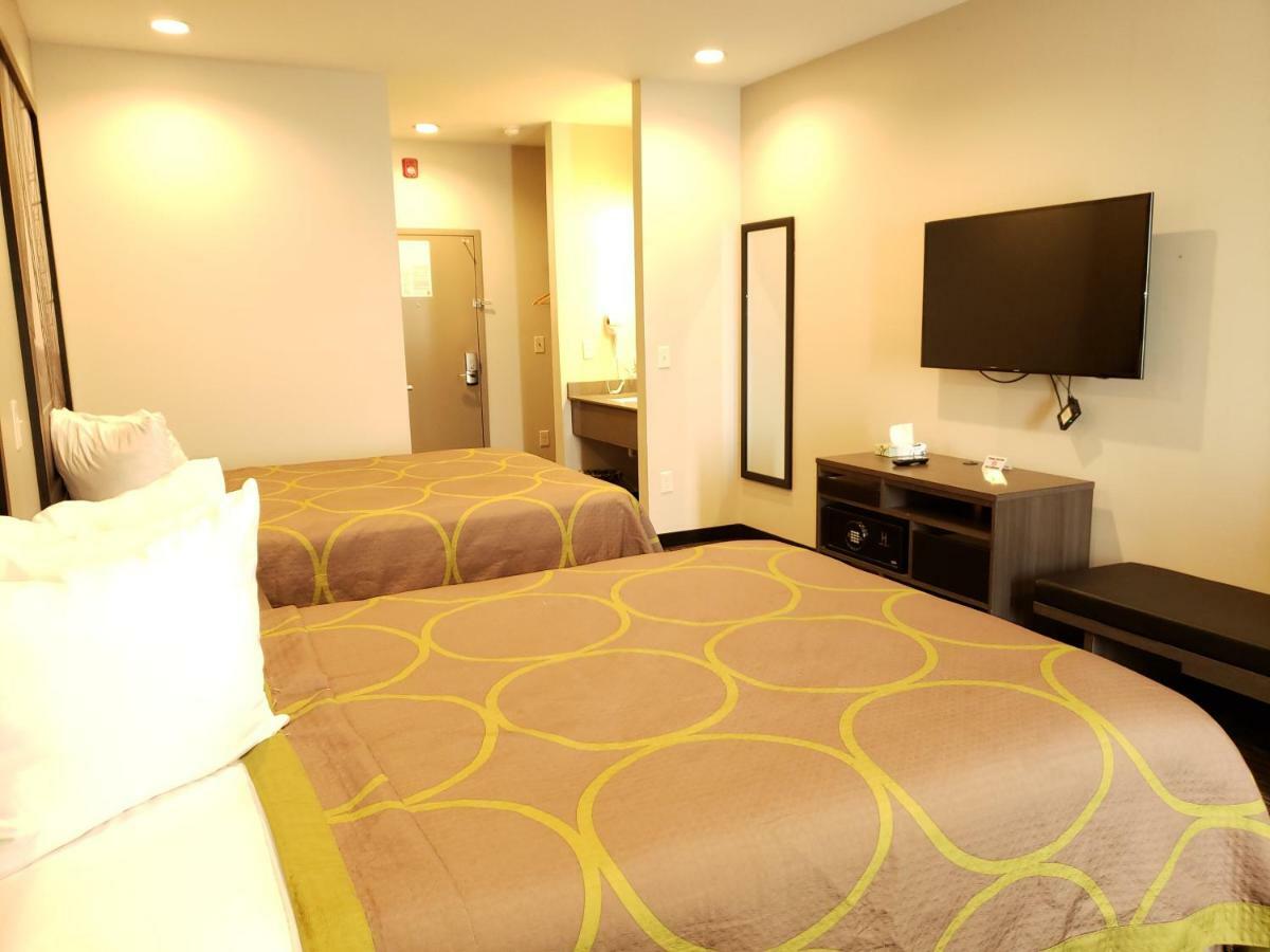 Super 8 By Wyndham St. Louis North Hotel Ngoại thất bức ảnh