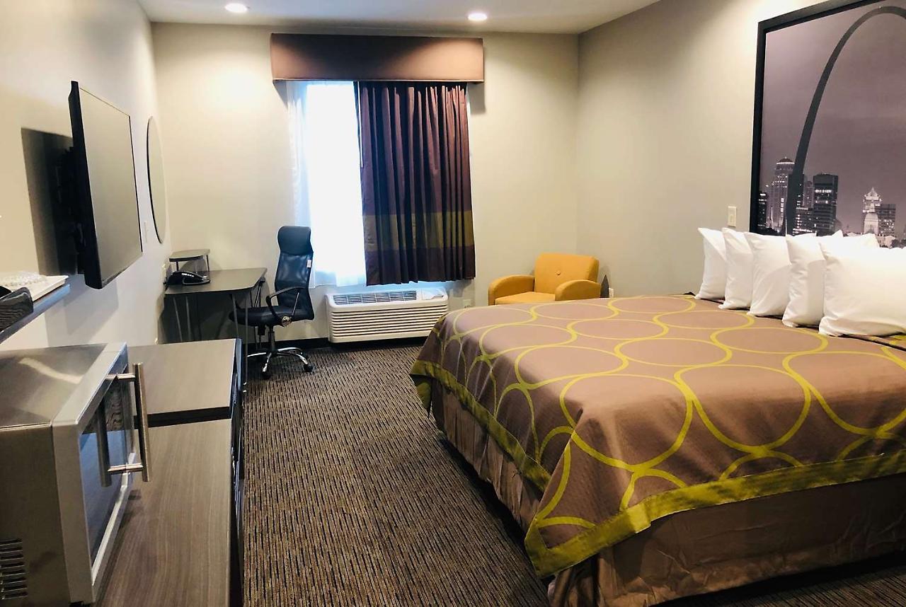 Super 8 By Wyndham St. Louis North Hotel Ngoại thất bức ảnh